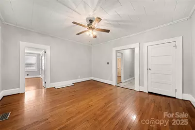 215 W D Street, Newton, NC 28658 - Photo 10