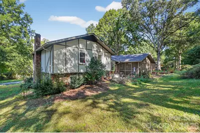 510 4th Avenue NE, Conover, NC 28613 - Photo 2