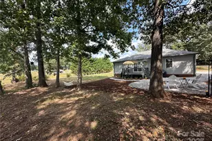 102 Stephens Dr, Morganton, NC 28655 - Photo 2