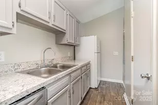 6165 Meadow Rose Ln, Charlotte, NC 28215 - Photo 6