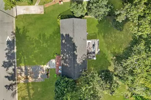 3734 Dunwoody Dr, Charlotte, NC 28215 - Photo 2