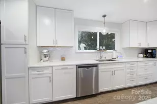 3734 Dunwoody Dr, Charlotte, NC 28215 - Photo 12