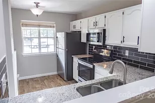 9105 Exbury Ct, Charlotte, NC 28269 - Photo 8