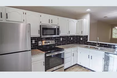 9105 Exbury Court, Charlotte, NC 28269 - Photo 6