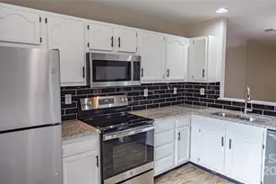 9105 Exbury Ct, Charlotte, NC 28269 - Photo 6