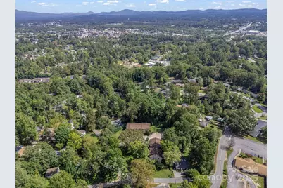 333 W Lake Avenue, Hendersonville, NC 28739 - Photo 12