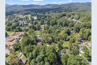 333 W Lake Avenue, Hendersonville, NC 28739 - Photo 16