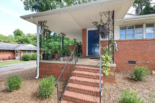 1424 Wembley Dr, Charlotte, NC 28205 - Photo 2