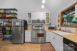 70 N Garden Ct, Fletcher, NC 28732 - Photo 16