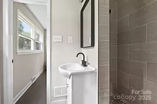 5442 Kinsale Ln, Charlotte, NC 28215 - Photo 16