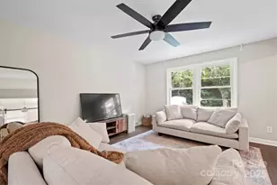 5442 Kinsale Ln, Charlotte, NC 28215 - Photo 10