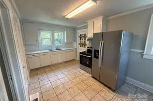 4216 N Center St, Hickory, NC 28601 - Photo 12