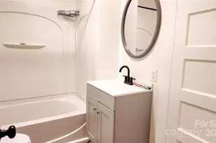 608 W Buford St, Gaffney, SC 29341 - Photo 8