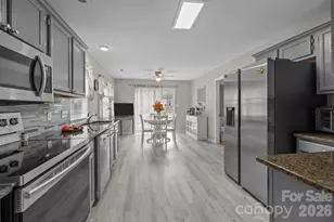 7601 Swedish Ivy Ln, Charlotte, NC 28227 - Photo 2