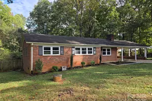 152 Colonial Heights Ln, Statesville, NC 28625 - Photo 2