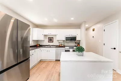 6000 Ferndale Place, Charlotte, NC 28215 - Photo 10