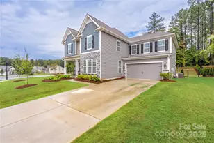 121 Rhuidean Ct, Troutman, NC 28166 - Photo 2