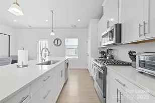 9226 Mallard Mls Dr, Charlotte, NC 28262 - Photo 8