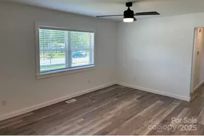 4333 Oak Forest Drive, Charlotte, NC 28215 - Photo 6