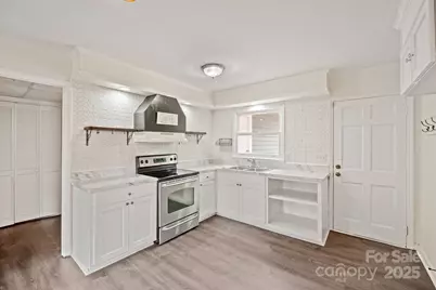 801 N Grove Street, Lincolnton, NC 28092 - Photo 10