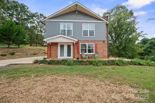 801 N Grove St, Lincolnton, NC 28092 - Photo 1