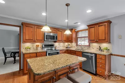 1401 Matthews Plantation Drive, Matthews, NC 28105 - Photo 10