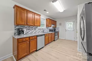 8200 Kerrybrook Cir, Charlotte, NC 28214 - Photo 14