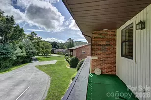 103 Oakwood Pl, Hendersonville, NC 28792 - Photo 6