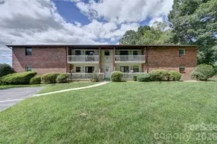 103 Oakwood Pl, Hendersonville, NC 28792 - Photo 2
