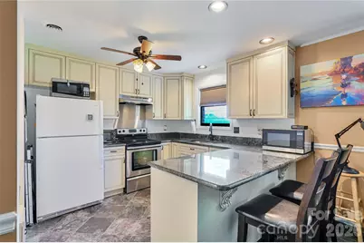 103 Oakwood Place #3, Hendersonville, NC 28792 - Photo 8