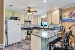 103 Oakwood Pl, Hendersonville, NC 28792 - Photo 8