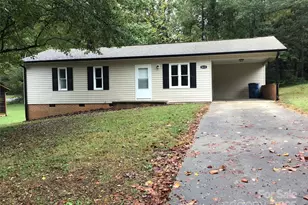 2610 Tablerock Rd, Lenoir, NC 28645 - Photo 2