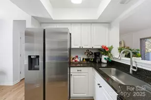 9401 S Vicksburg Park Ct, Charlotte, NC 28210 - Photo 12