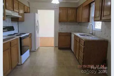 200 Daniel Drive, Hendersonville, NC 28739 - Photo 10