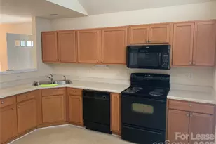 11163 Saintsbury Pl, Charlotte, NC 28270 - Photo 2