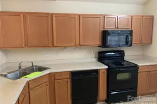 11163 Saintsbury Pl, Charlotte, NC 28270 - Photo 4