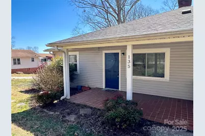 135 Haynes Street, Hendersonville, NC 28791 - Photo 2