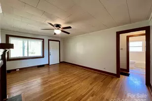 135 Haynes St, Hendersonville, NC 28791 - Photo 4