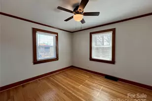 135 Haynes St, Hendersonville, NC 28791 - Photo 6