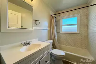 135 Haynes St, Hendersonville, NC 28791 - Photo 8