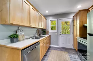 365 Duckback Trl, Whittier, NC 28789 - Photo 16