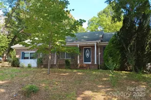 132 Haynes St, Hendersonville, NC 28791 - Photo 1