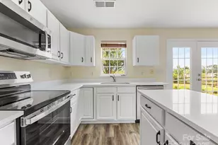 2914 Bridgeville Ln, Charlotte, NC 28262 - Photo 14