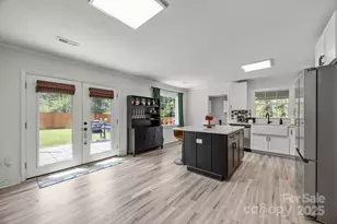 1225 W Gilbert St, Hendersonville, NC 28792 - Photo 14