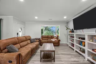 1225 W Gilbert St, Hendersonville, NC 28792 - Photo 10