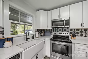 1225 W Gilbert St, Hendersonville, NC 28792 - Photo 18