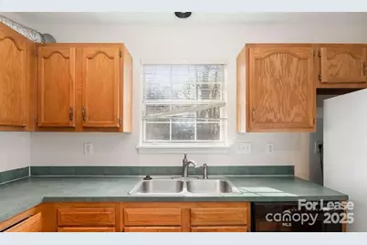 5664 Prescott Court, Charlotte, NC 28269 - Photo 8