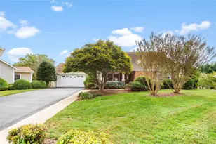 1113 Citation Cir, Hendersonville, NC 28739 - Photo 2