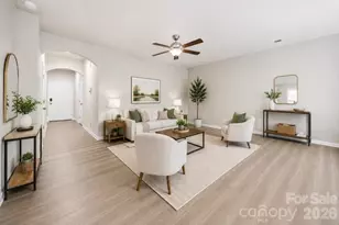 8105 Alderton Ln, Charlotte, NC 28215 - Photo 2
