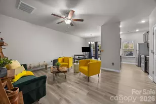 8105 Alderton Ln, Charlotte, NC 28215 - Photo 8